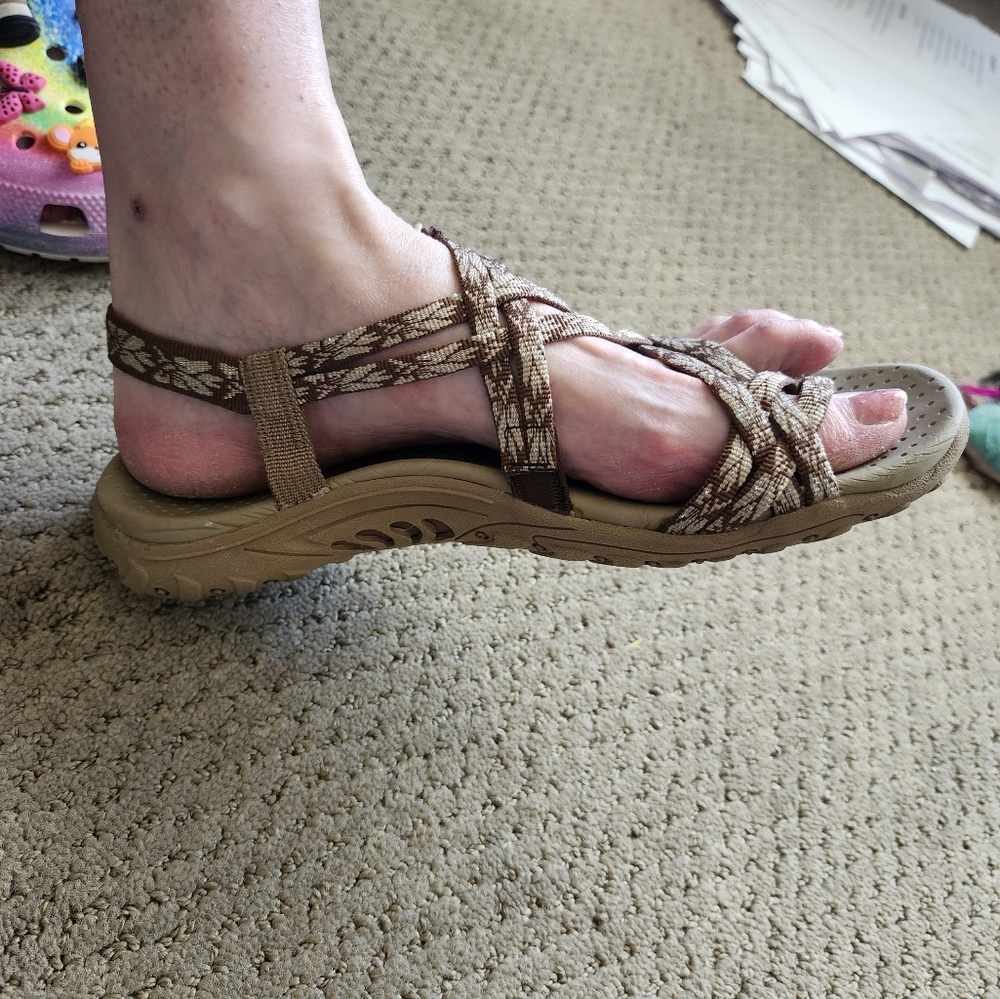 Womens skechers sandles size 8